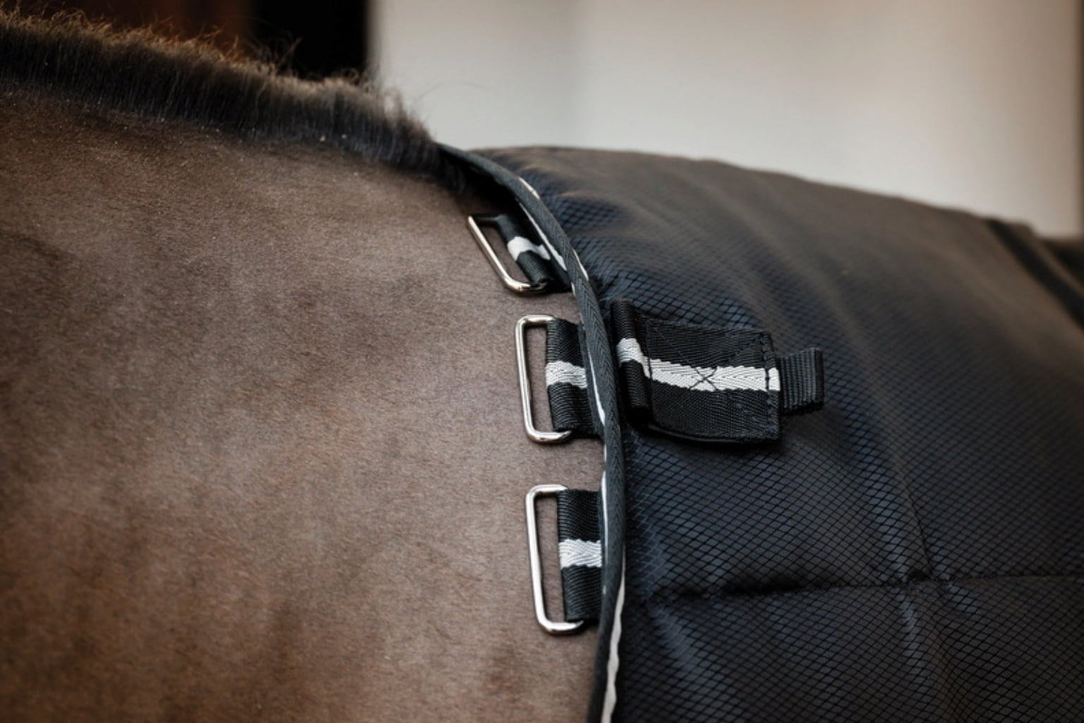 Horseware Easy-Layer Stable Plus Med 200g, Black/Black & Silver - 155 cm